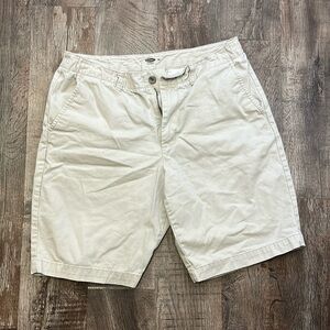 Men’s khaki shorts
